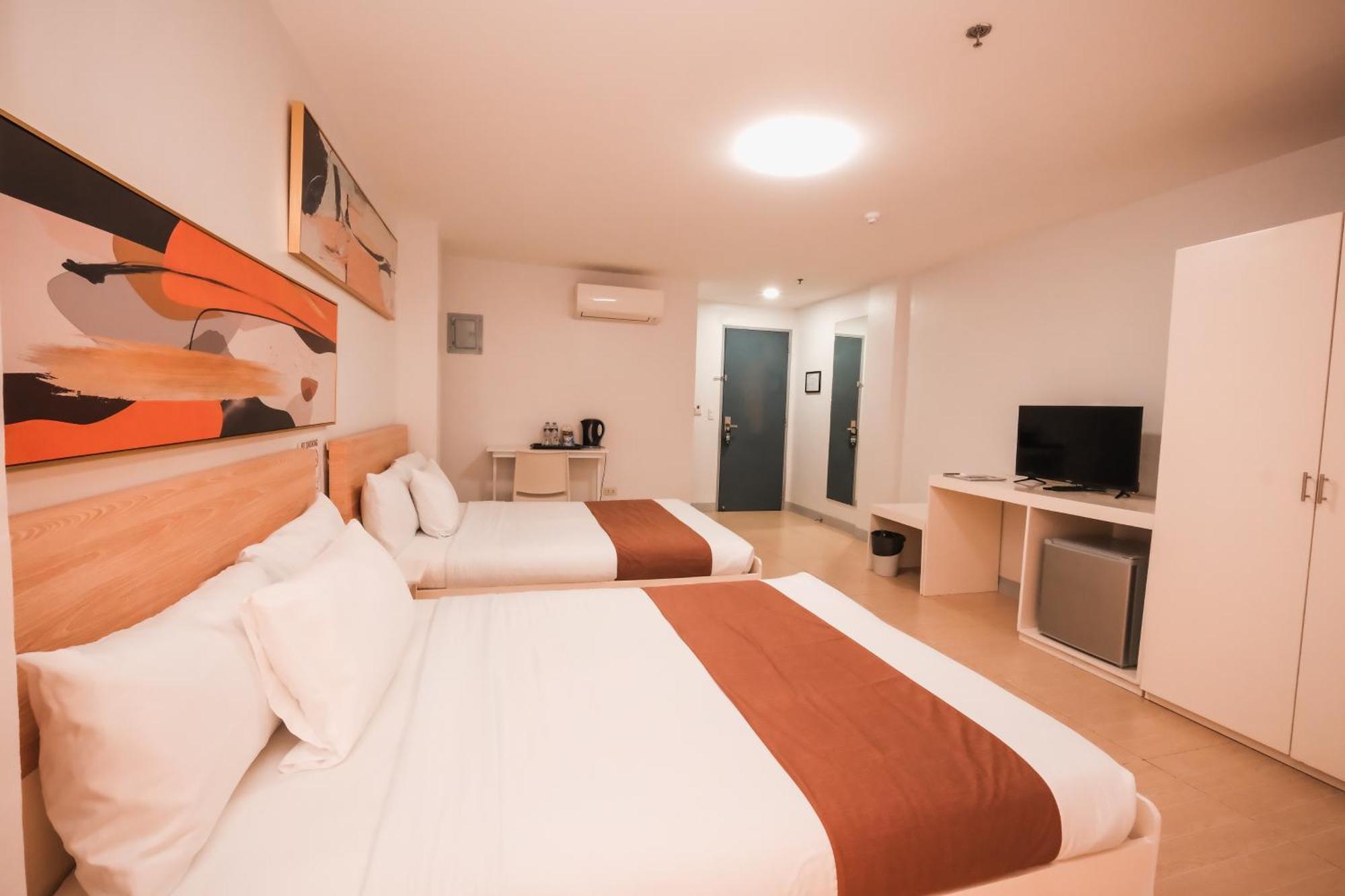 Rosey Hotel Cabanatuan City Exterior photo
